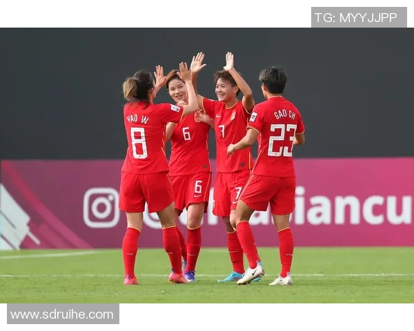 中国12强赛对决伊朗队全力争胜展现足球实力与激情