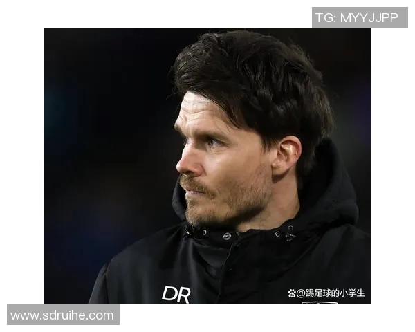 达尼洛在足球场上的传奇之路与个人成长故事揭秘